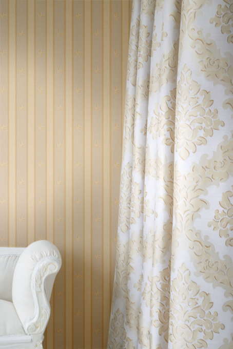 Fuggerhaus wallcovering Lilia Striata which is part of the collection Palazzo d'oro.